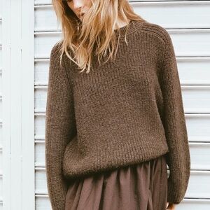 OZMA Elia Crew in Baby Alpaca in Walnut in M/L